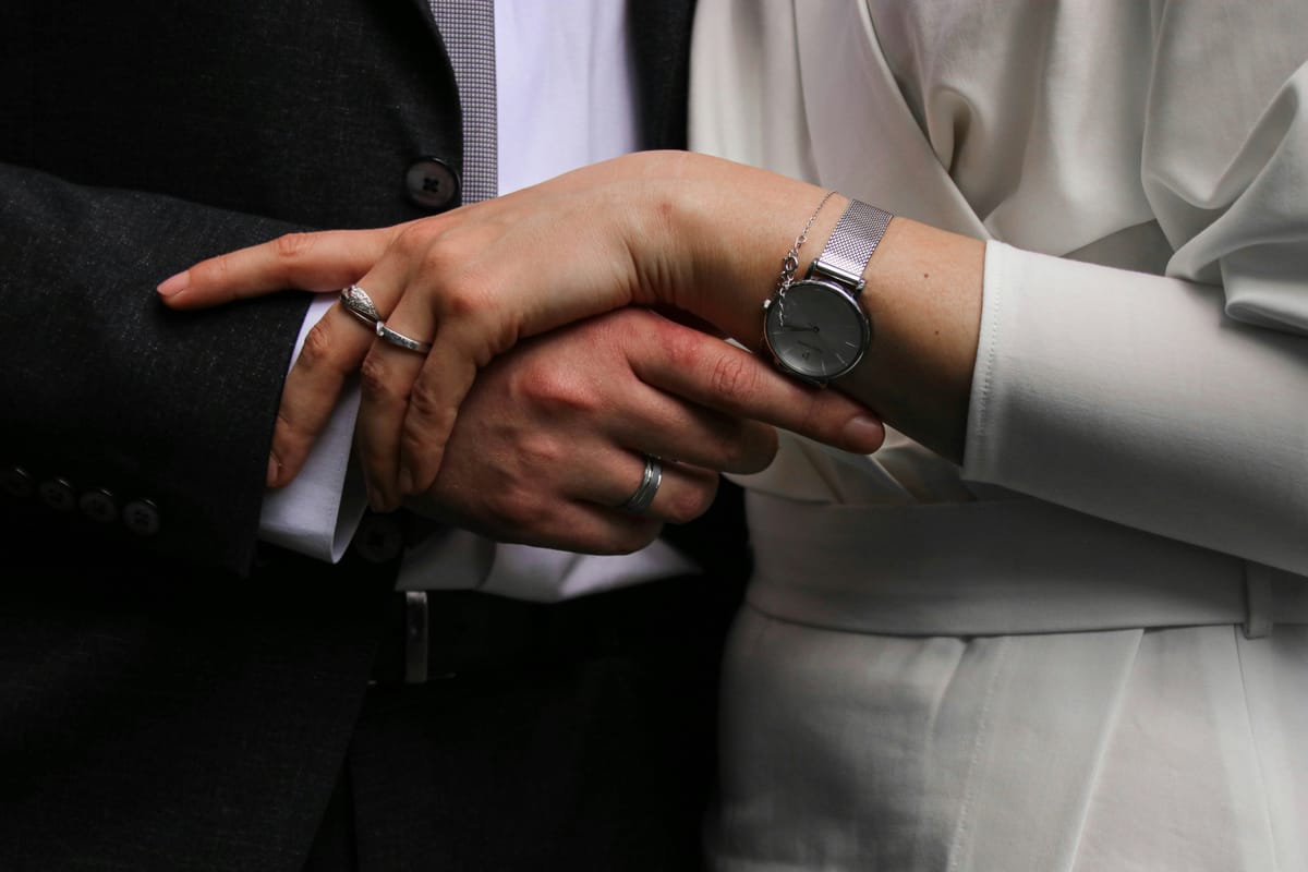 "No modern woman with a grain of sense ever sends little notes to an unmarried man" - not until she is married, anyway. -- Arthur Binstead