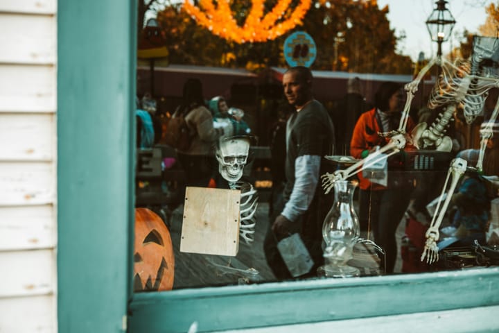 "Die? I should say not, dear fellow. No Barrymore would allow such a conventional thing to happen to him." - John Barrymore's dying words