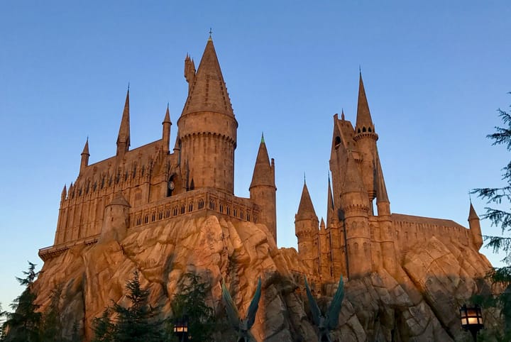 A king's castle is his home.